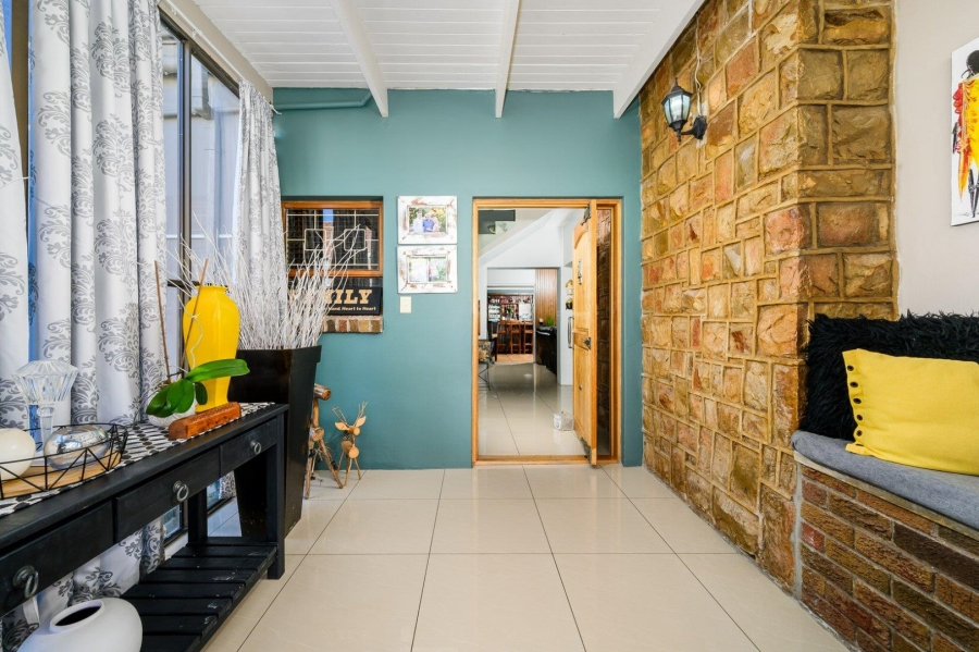 8 Bedroom Property for Sale in Summerstrand Eastern Cape